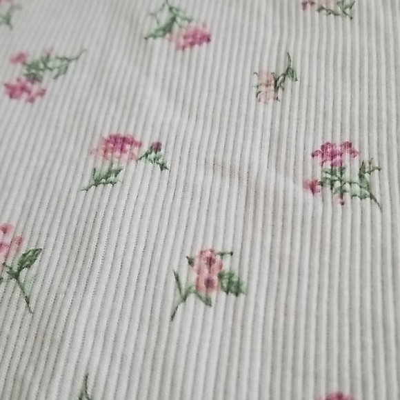 Floral Crop Top - Picture 3 of 4